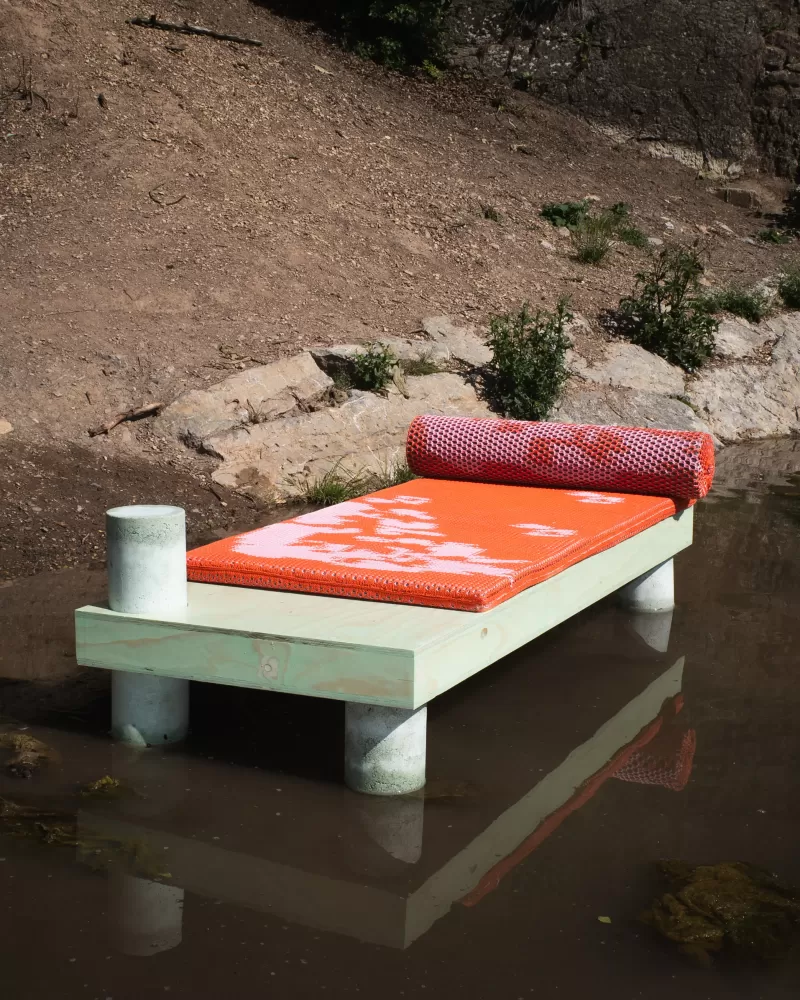 Vrstvy paměti: diplomový projekt pletených ručníků inspirovaných rašeliništi