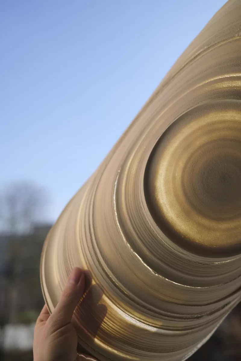 Rekonstrukce pohlednice: materialita komunikace a nástroj jako extenze smyslů